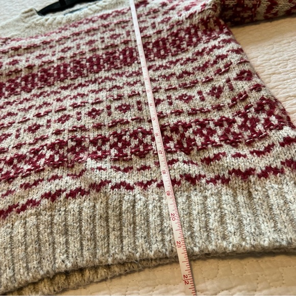 ✨ Abercrombie & Fitch Women’s Gray Red Nordic Sweater Small - Picture 9 of 9